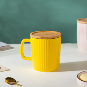 Ceramic mug with wooden Lid